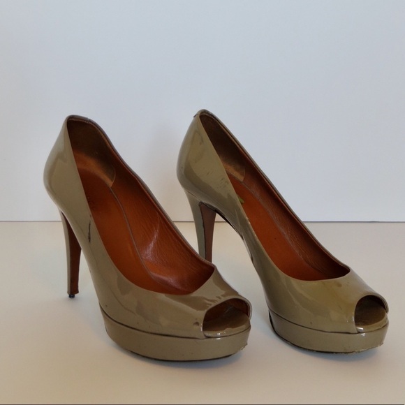 🔴CLEARANCE🔴 Size 36 Gucci Taupe Patent Pumps - Picture 1 of 5